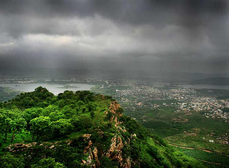 places to visit in udaipur in monsoon